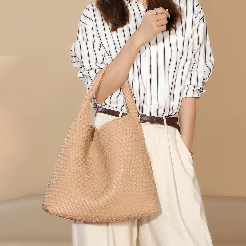 Fashion Casual Large Capacity Hand-woven Bag Women